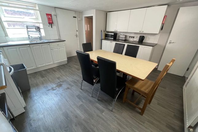 33, Brudenell Road, West Yorkshire photo 3
