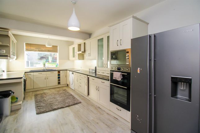 Rowan Tree Cottage, 92, Holywell Lane, Castleford photo 3