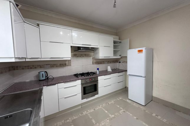 First Floor Flat 62, Flaxman Road, London photo 3