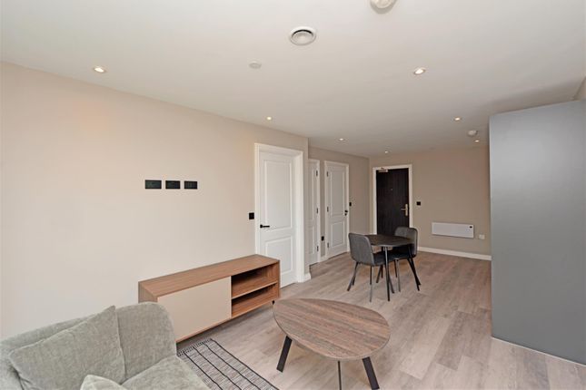 170, Springwell Gardens, Leeds photo 2