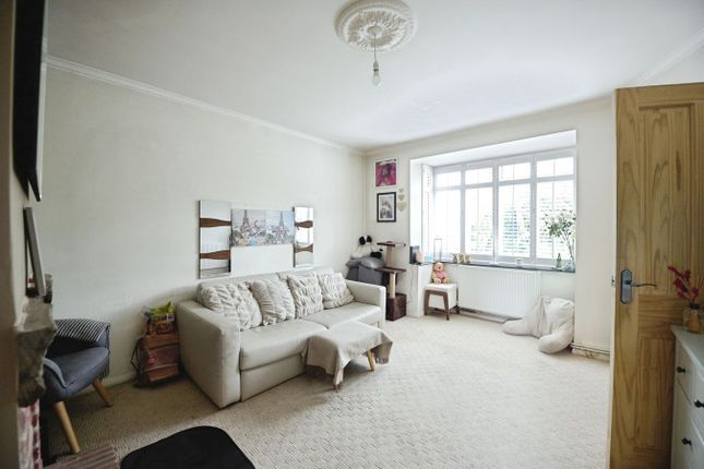 22, Avontar Road, South Ockendon photo 4