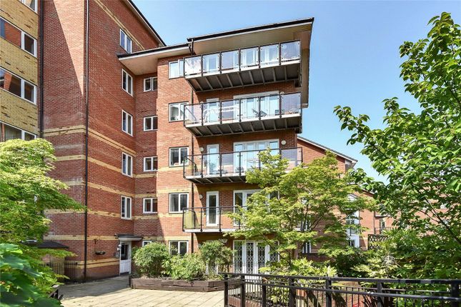 Flat to rent in Capital Point, Temple Place, Reading, Berkshire