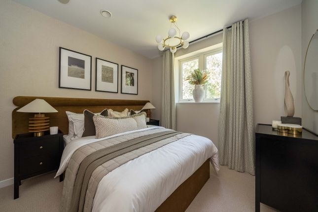 J.00.01, Twyford Park, Twyford Abbey Road, London photo 4