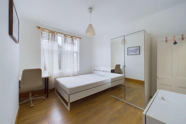 Thumbnail Shared accommodation to rent in Washington Avenue, London