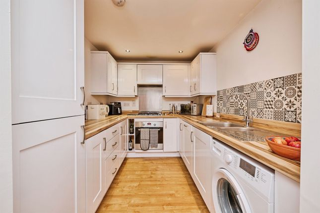 98, Buttercup Avenue, ST. NEOTS photo 4