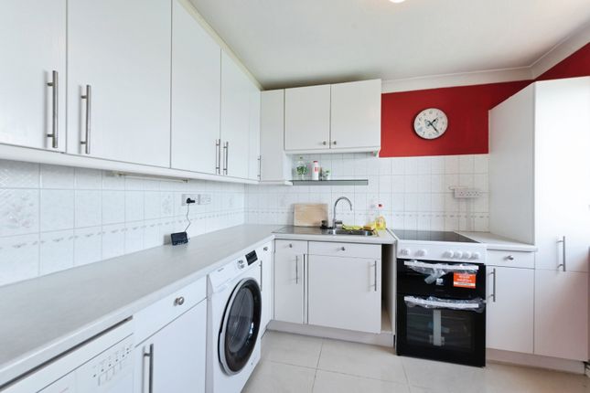 Flat 125, Harbour Tower,, Trinity Green, Hampshire photo 4
