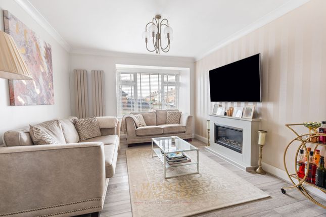 1 Gloucester Road, Crawley photo 3