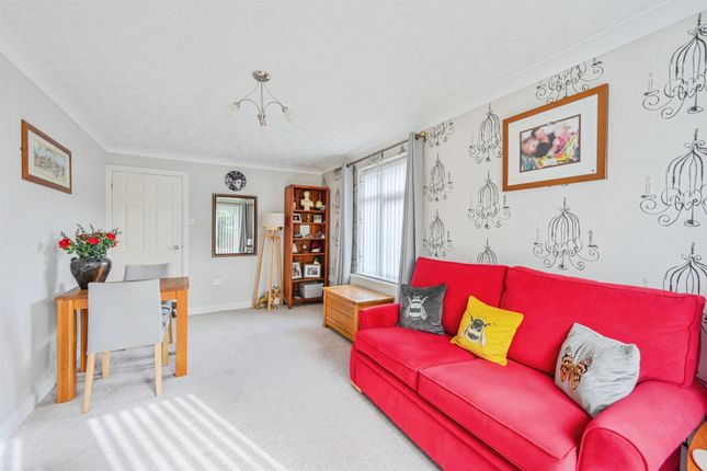 8, Strathaven Court, Derby photo 2