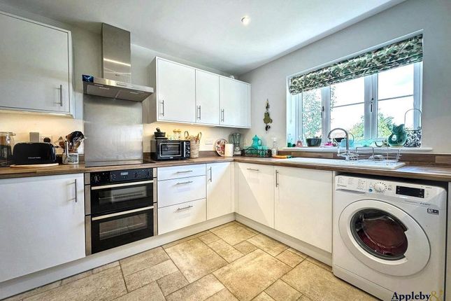 7, Merrett Court, Melksham photo 3
