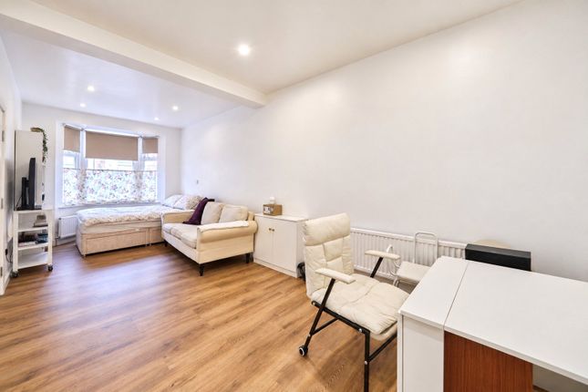 13, Faringford Road, London photo 3