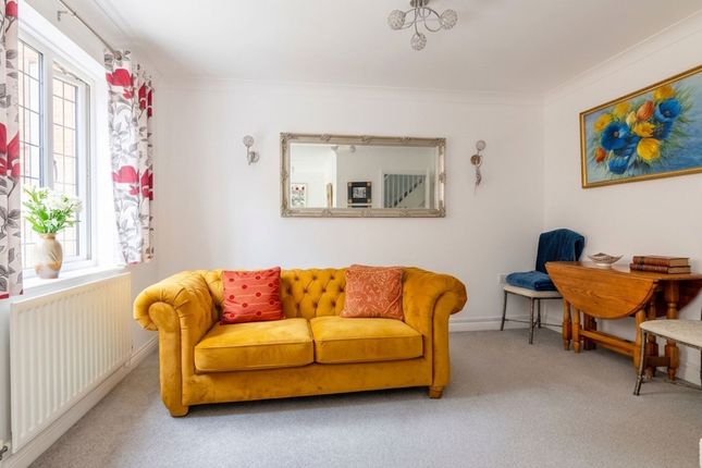 2 Rossington Close, Eastbourne photo 4