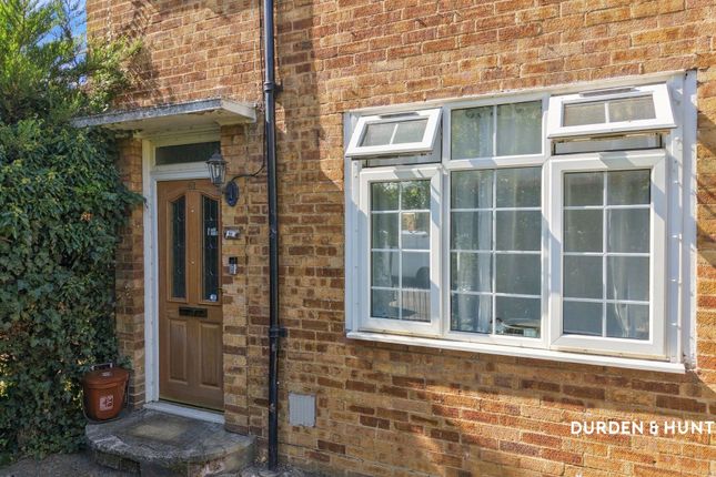 61 Collard Avenue, Loughton photo 2