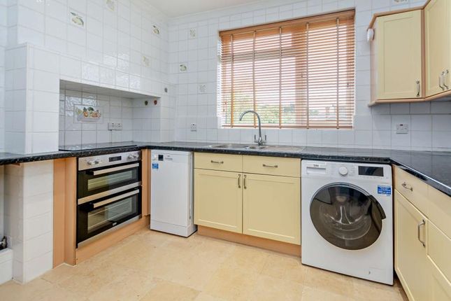 Maisonette to rent in Holwell Place, Pinner