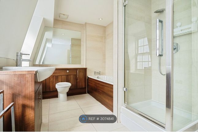 Montague Mews, Tredegar Terrace, London photo 4