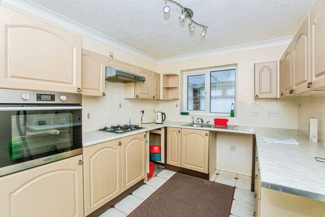 11, Mount Tumbledown Close, SPALDING photo 2
