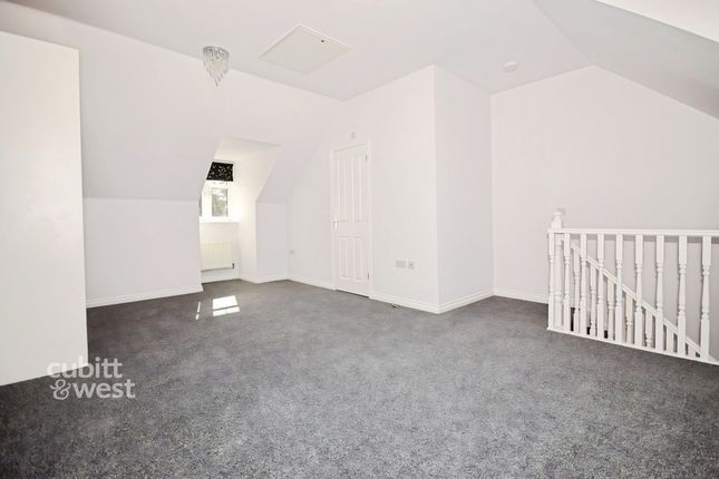 31, Blackthorn Avenue, Bognor Regis photo 3