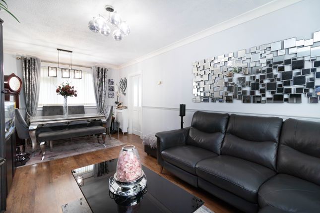 22, Lewis Terrace, Dundee photo 3