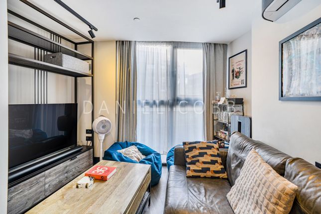 Flat 206, 153 Tower Bridge Road, London photo 3