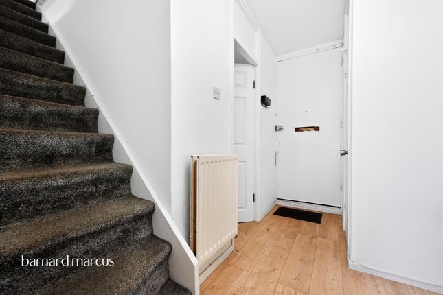 87, Ibsley Gardens, London photo 3