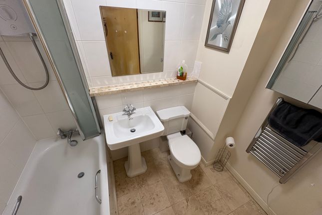 Flat 23, Borrowdale Ct, 1, Gordon Hill, Enfield photo 5