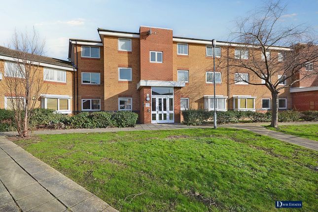 Thumbnail Flat for sale in Warwick Close, Hornchurch