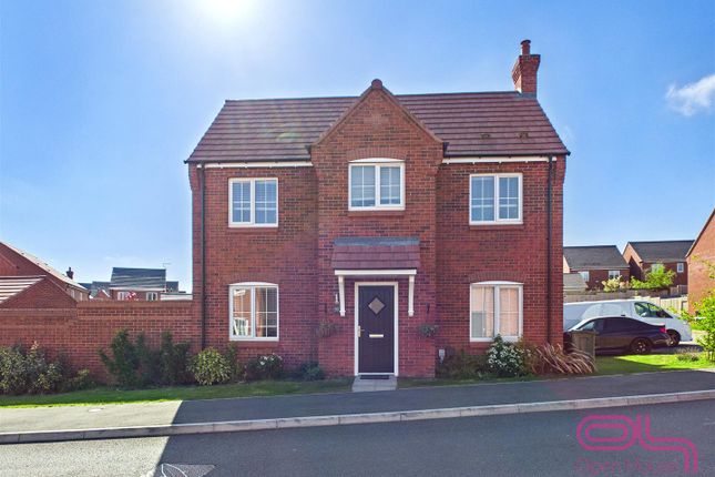 32, Holden Drive, Swadlincote photo 3