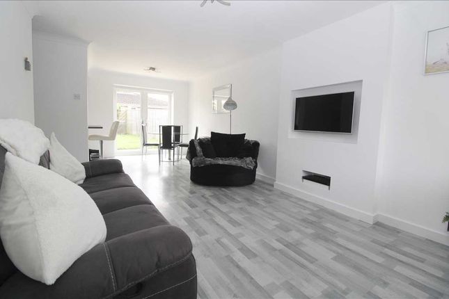32, Delamere Crescent, Cramlington photo 2
