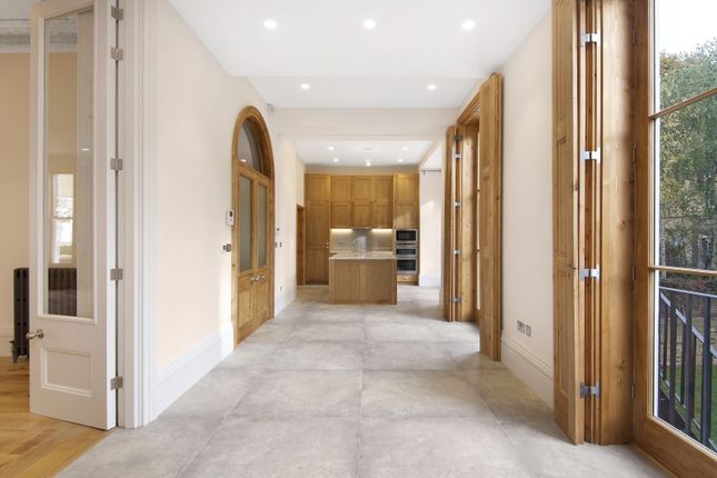 Flat A, 67, Oxford Gardens, London photo 4