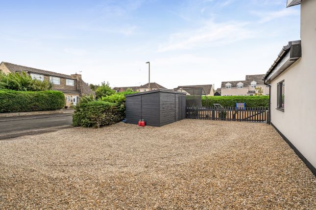 19, Colton Road, Swindon photo 3