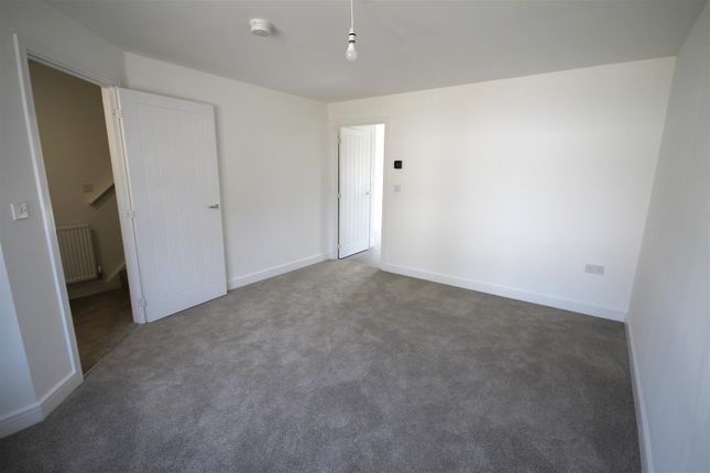 3, Halsnead Hall Close, Knowsley photo 2
