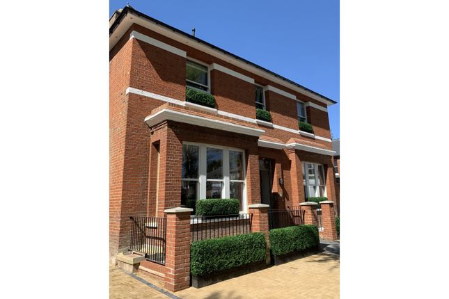 Thumbnail Flat for sale in Heathfield Road, London