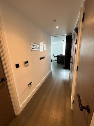 Flat for sale in Albert Embankment, London