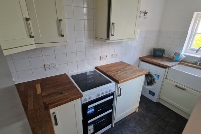 Terraced house to rent in Kendal Way, Cambridge