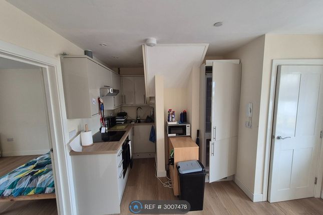 Flat, Eversley Road Sketty, Swansea photo 4