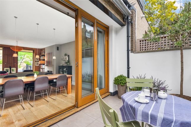 Mews house to rent in Boyne Terrace Mews, London