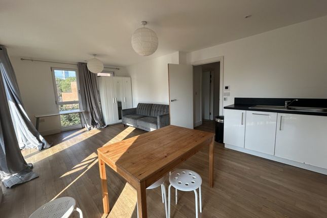 Flat 16, Ivy Point, London photo 5