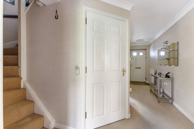 8, Bere Close, Greenhithe photo 2