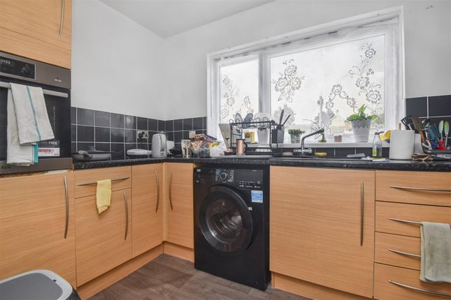 10, Rose Court, Corby photo 4
