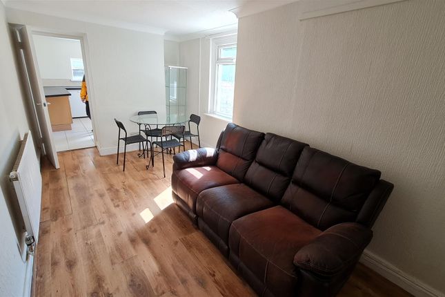 Cathays Terrace, Cardiff photo 3