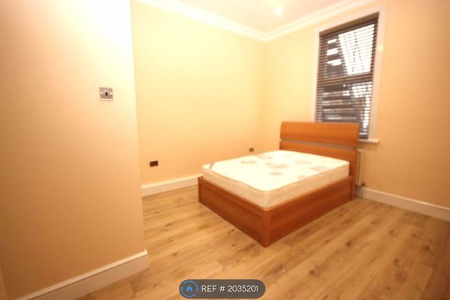 Room to rent in Kingsland High Street, London