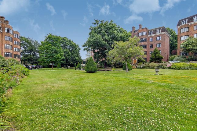 Flat for sale in Harvard Hous, Manor Fields, Putney Hill