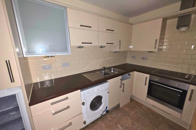 Flat 9, Stanton House, Coxhill Way, Aylesbury photo 4