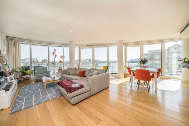 4 Putney Wharf Tower, Brewhouse Lane, London photo 3