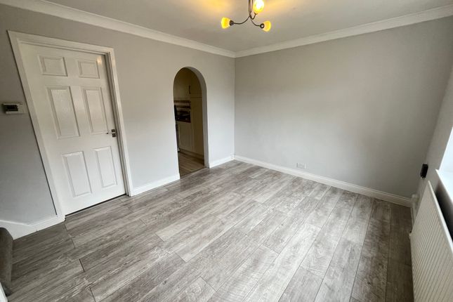 33, Lakeland Drive, LOWESTOFT photo 3