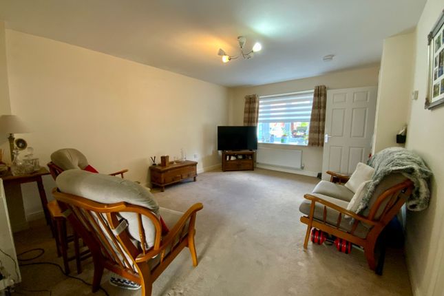 6 Bernard Gadsby Close, Ashbourne, Derbyshire photo 3
