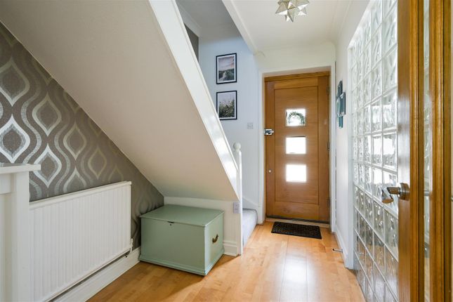 10, Avenue Close, Tadworth photo 4