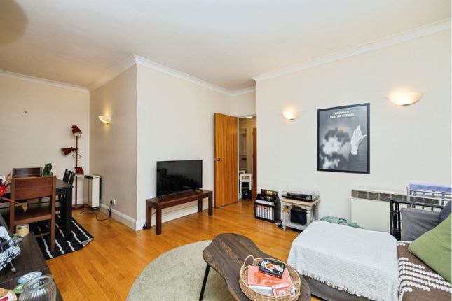 Flat 148 South Block 1b, Belvedere Road, London photo 4