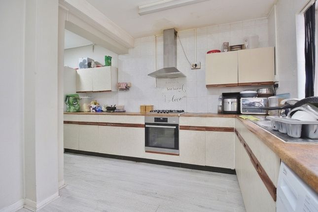 28 Ivanhoe Road, Hounslow photo 4