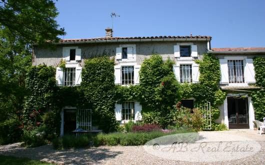 Farmhouse for sale in 11300 Limoux, France