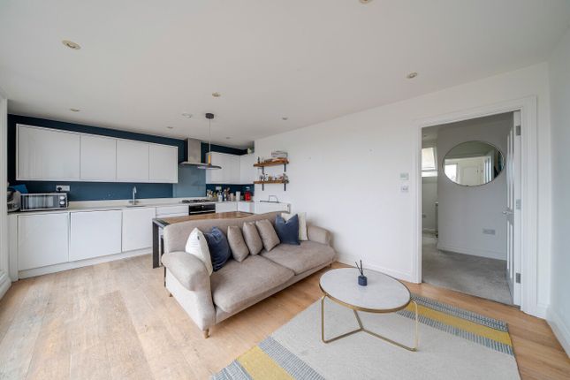 Flat 8, 6, Yukon Road, London photo 3